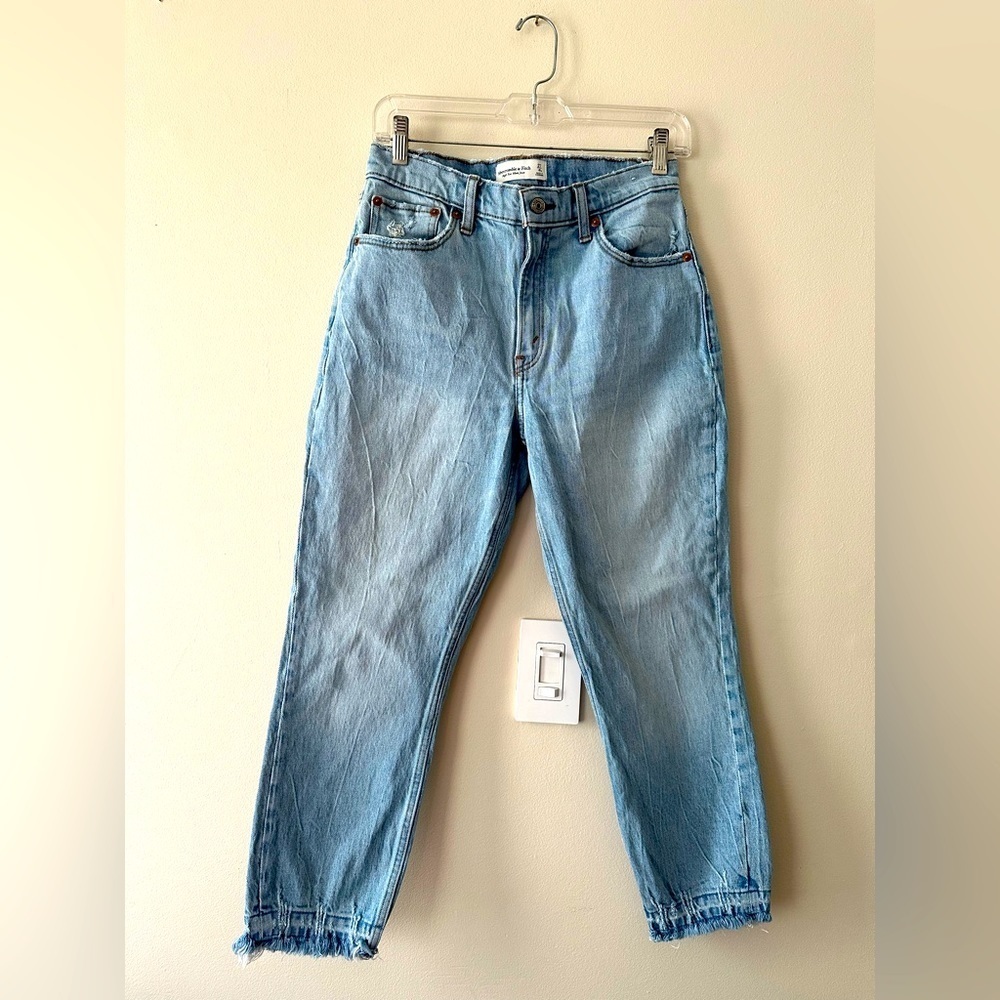 Abercrombie & Fitch 80s High Rise Mom Jeans Light Wash Waist 27” Ankle jeans